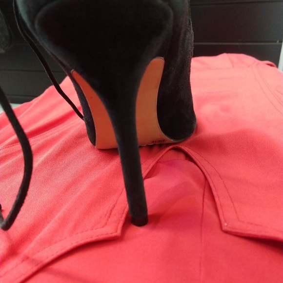 Vince,Camuto suede ankle laces - Picture 4 of 6